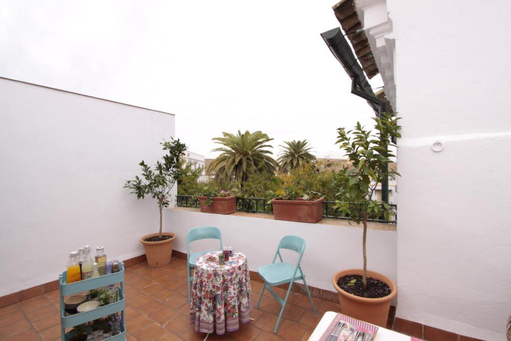 Apartamentos Plaza Pilatos Seville Exterior photo