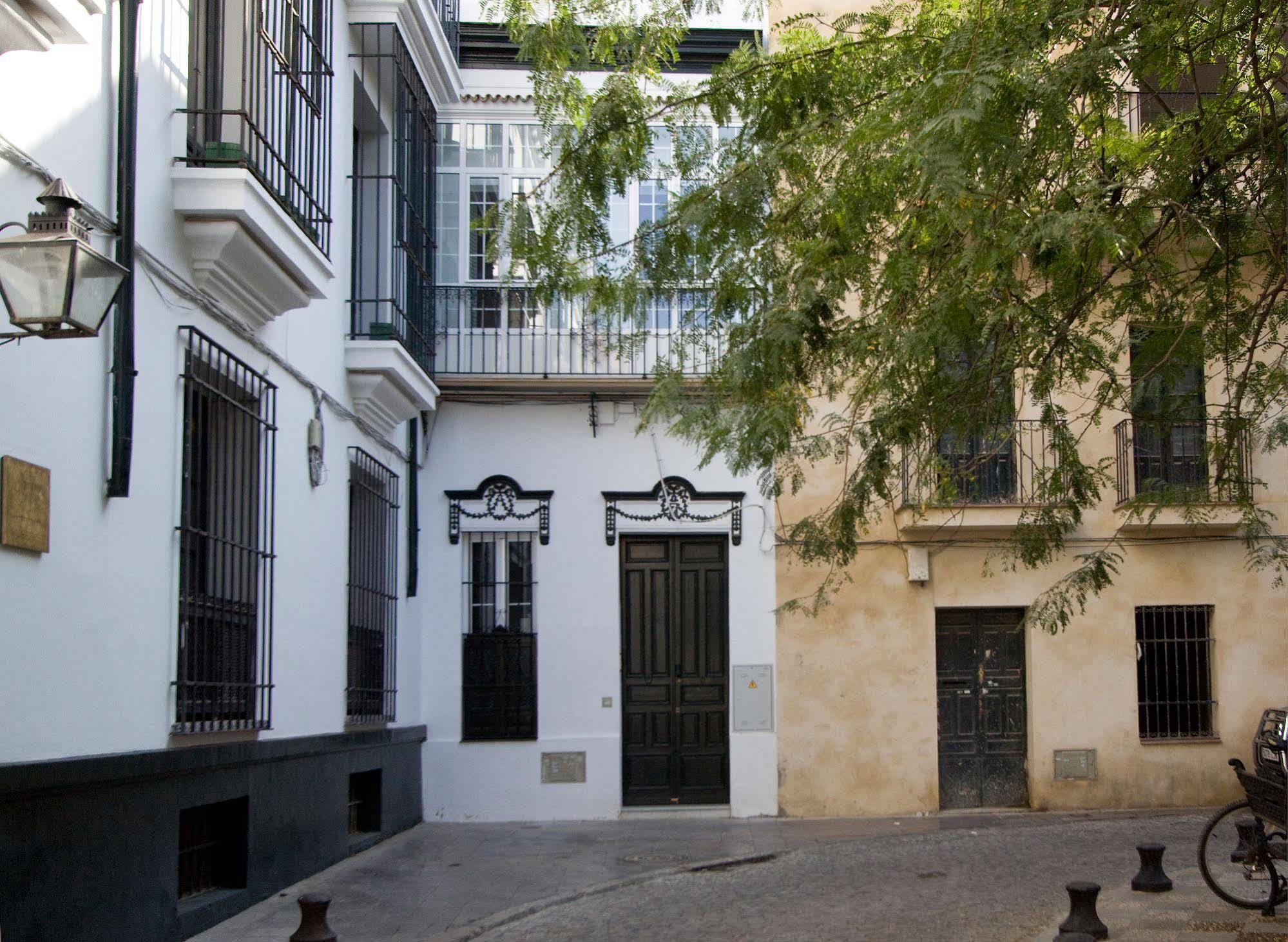 Apartamentos Plaza Pilatos Seville Exterior photo