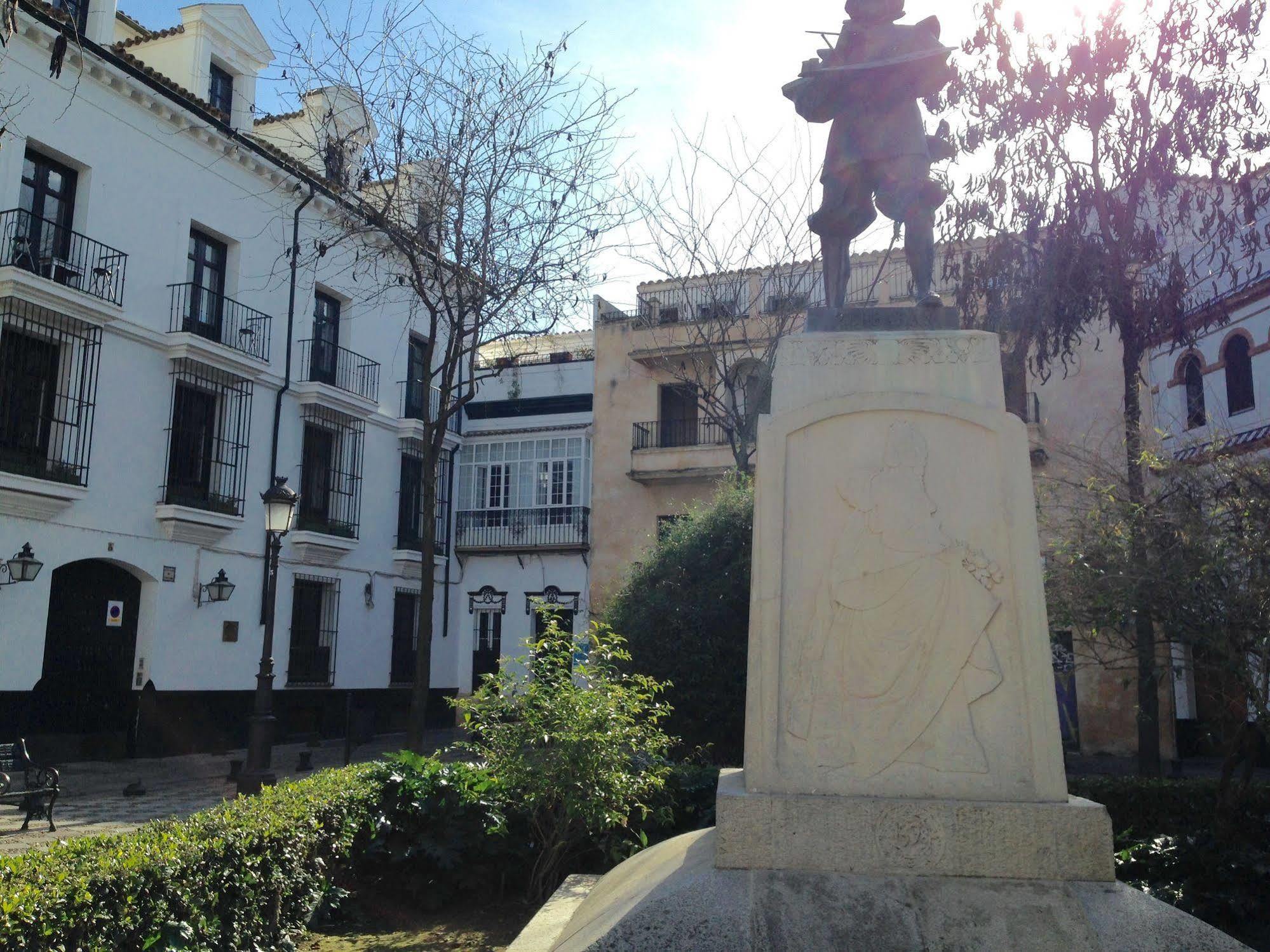 Apartamentos Plaza Pilatos Seville Exterior photo