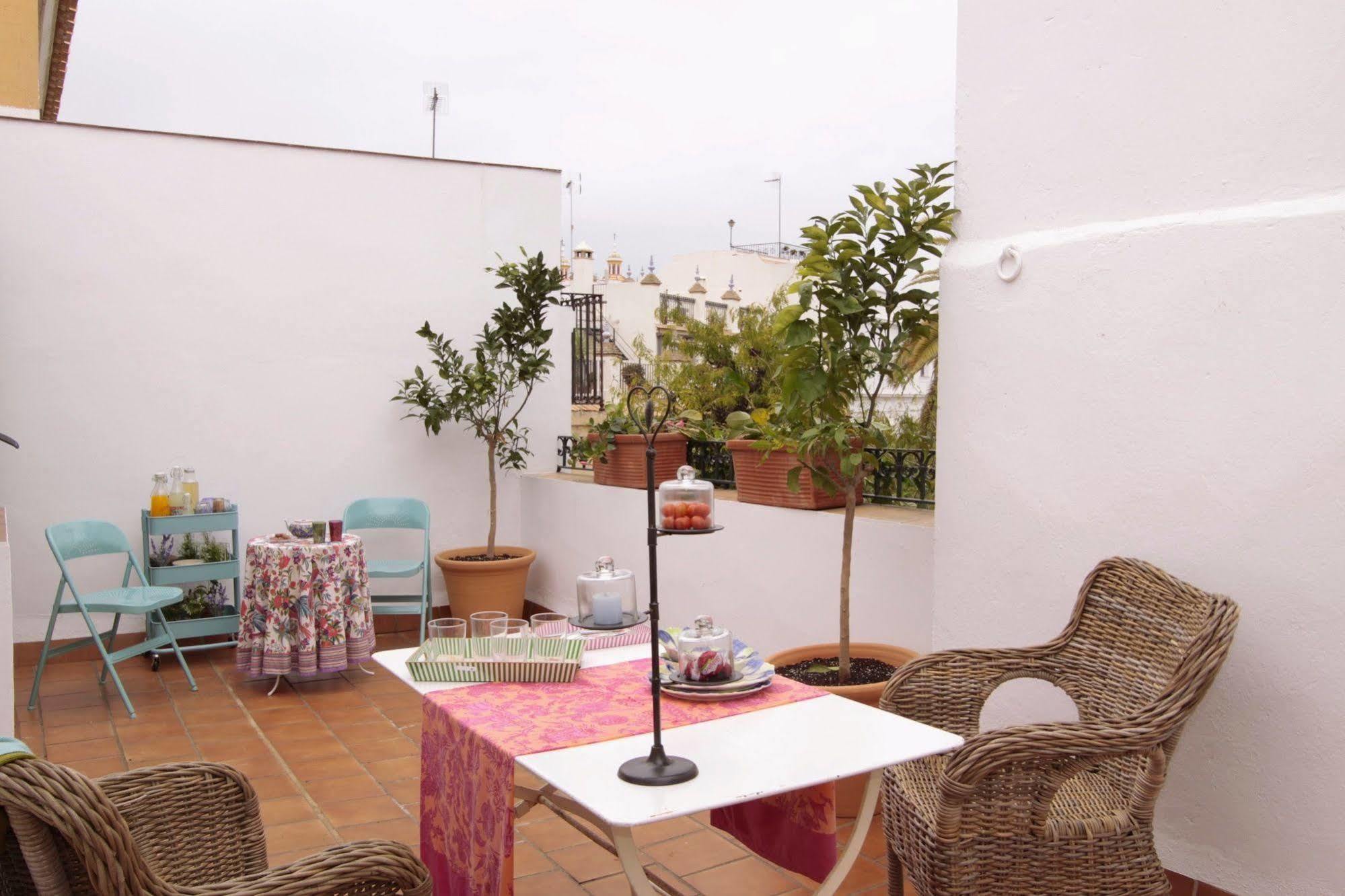 Apartamentos Plaza Pilatos Seville Exterior photo